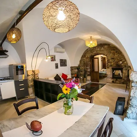 Apartment Stone House Finalborgo *